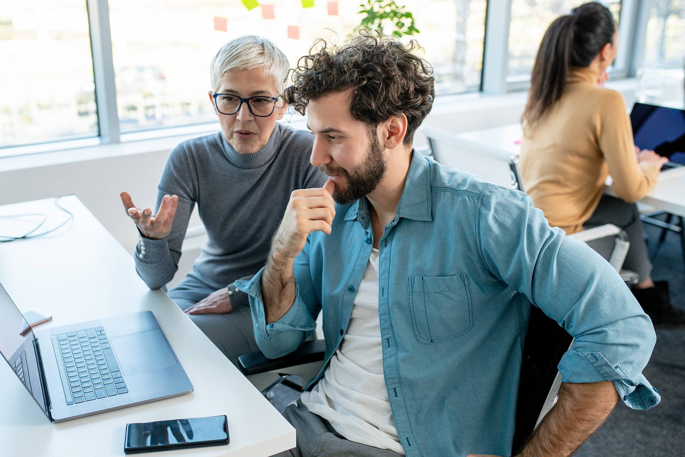 Qual a importância de utilizar ferramentas de gerenciamento de projetos?